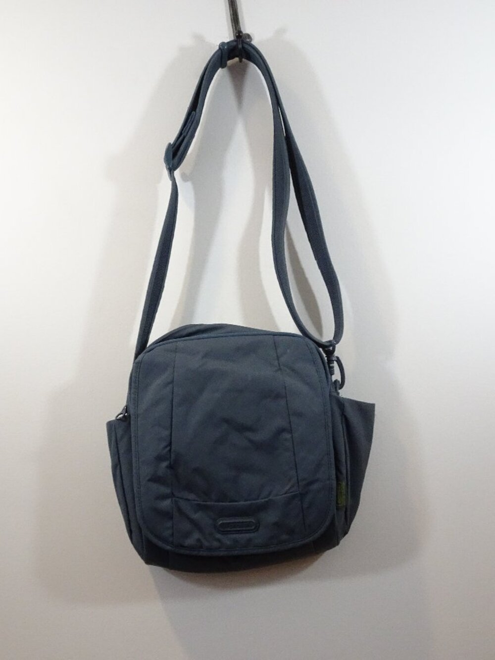 Pacsafe Metrosafe LS-Series LS200 Crossbody Shoulder Bag Travel Blue Anti Theft